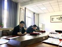 太阳成集团tyc539领导为获奖员工写喜报